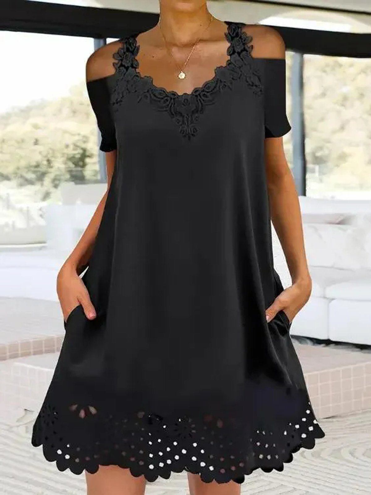 Femmes Plain Noir Col V Confortable Évidé Court Robe Décontracté