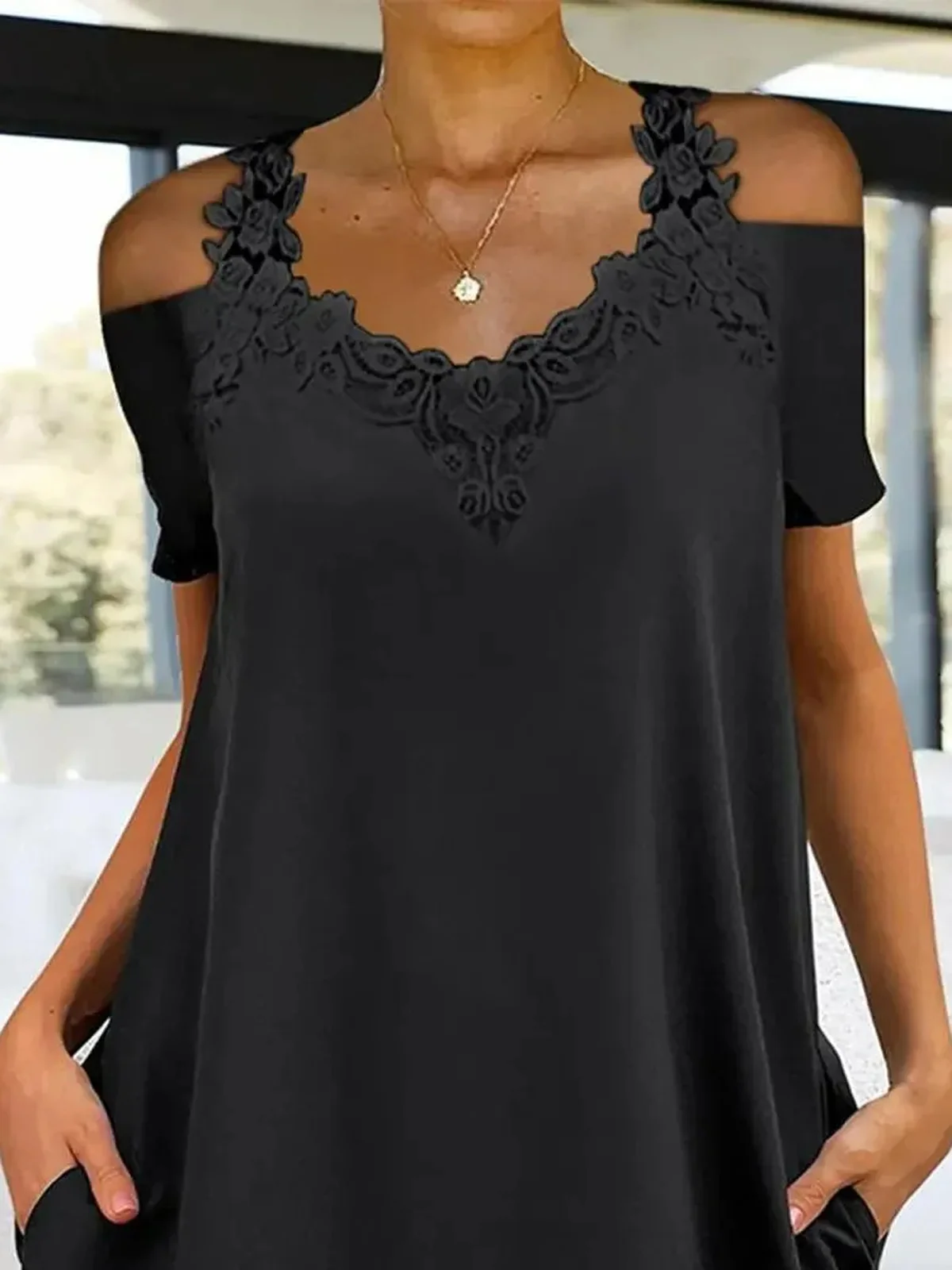 Femmes Plain Noir Col V Confortable Évidé Court Robe Décontracté