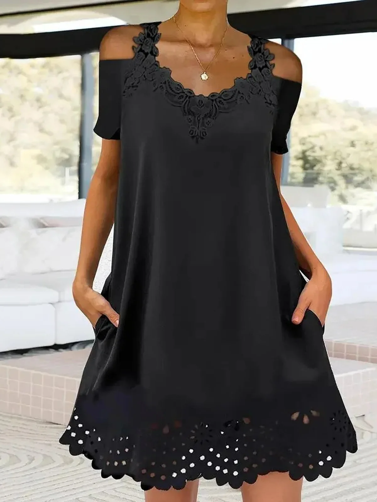 Femmes Plain Noir Col V Confortable Évidé Court Robe Décontracté