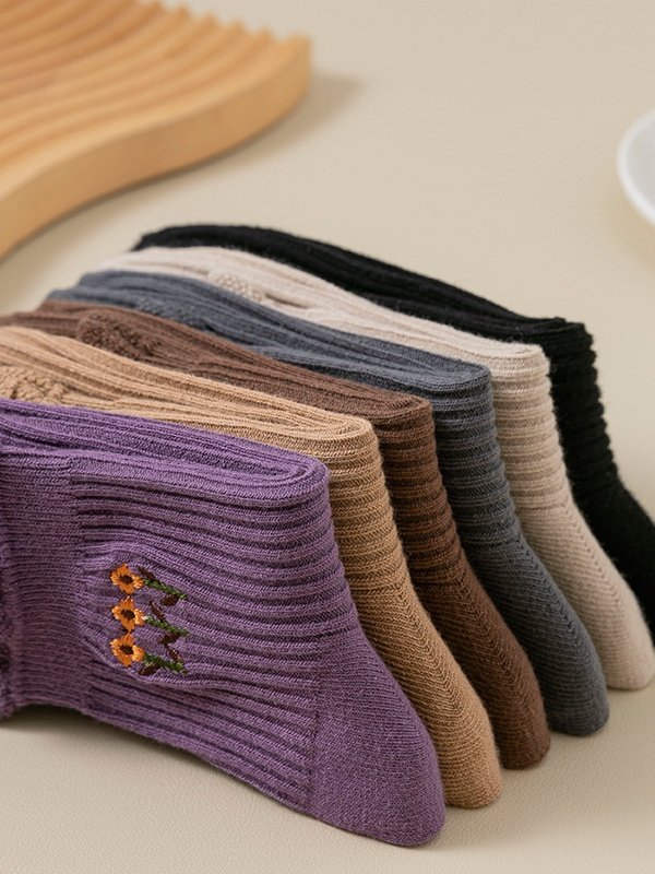 Chaussettes Femmes Sexy Toutes Les Saisons Motifs de broderie Coton Imprimé Antidérapant Faire la navette Chaussettes sur le mollet Régulier