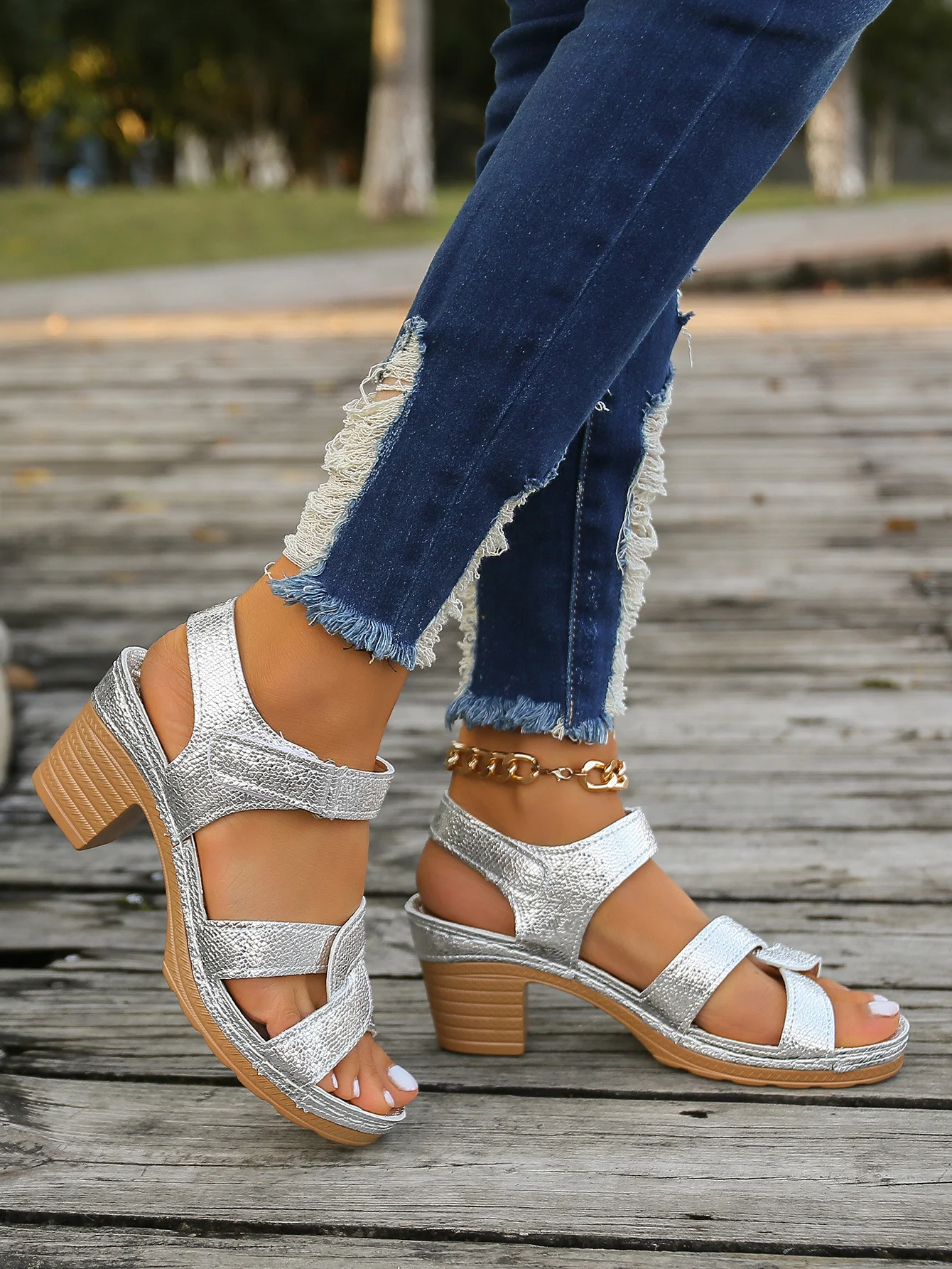 Sandales Femme Décontracté Plain Été Cuir Cuir Toit ouvert Velcro Caoutchouc Sandales à talons épais